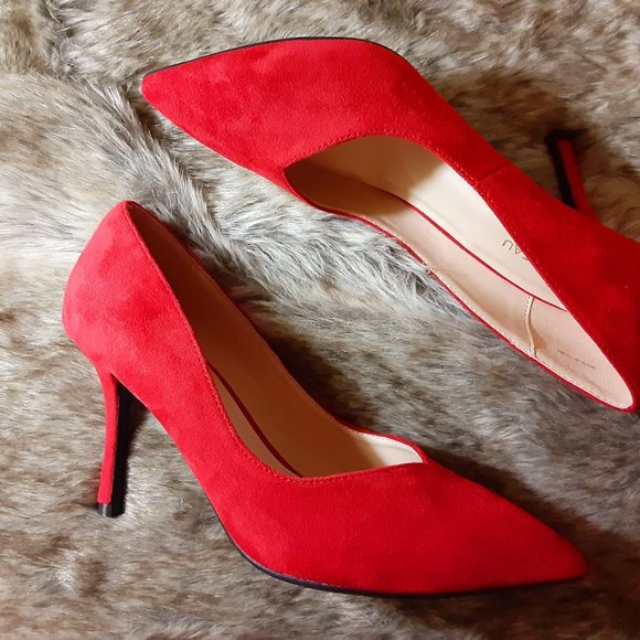 Classy Red Pumps - Picture 5 of 5